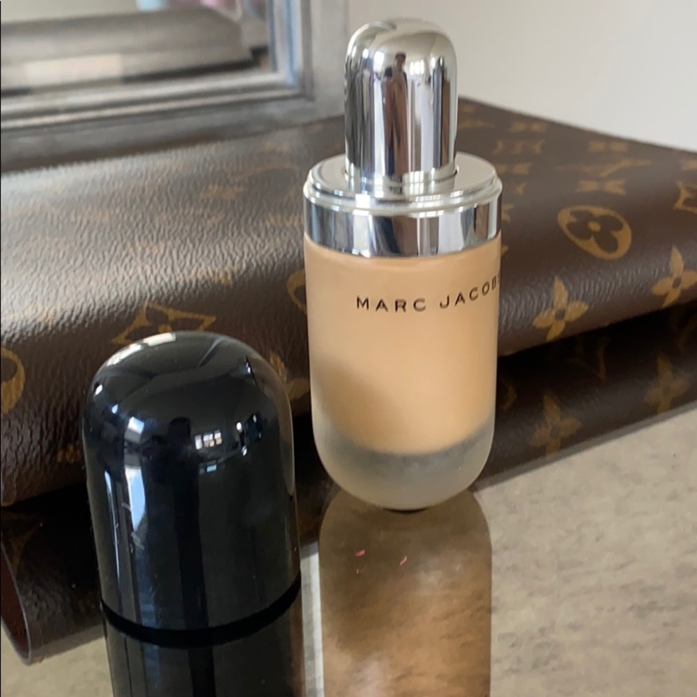 Marc Jacobs remarcable foundation golden medium 44
